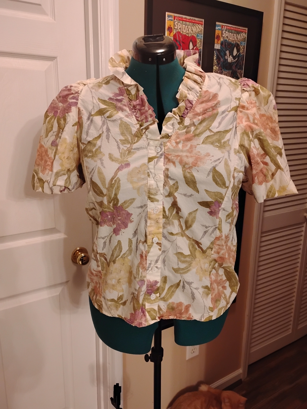 entro Floral Ruffle Collar Button-Front Blouse in White, Pink, Green